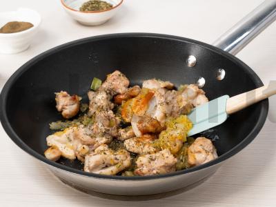 Kalakutienos filė su putojančiu vynu ir provanso žolelėmis Žingsnis 2