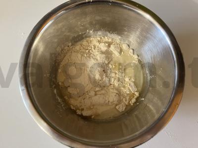 Auksiniai blynai su mocarelos ir rukolos įdaru Žingsnis 1