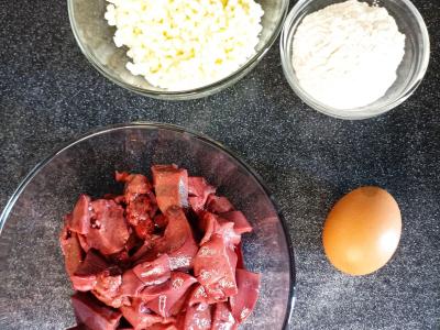 Kepeninė-sūrio blynai Žingsnis 1