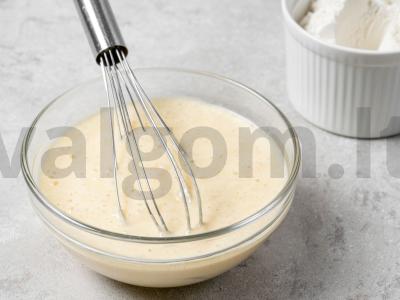 Grietinėlės ir alaus mielinės blynai orkaitėje Žingsnis 1