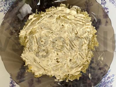 Silkės kepenų salotas „Murmansko būdu“ Žingsnis 5