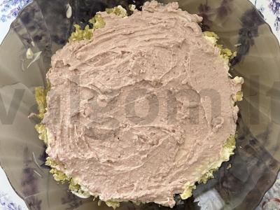 Silkės kepenų salotas „Murmansko būdu“ Žingsnis 6