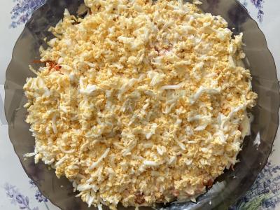 Silkės kepenų salotas „Murmansko būdu“ pagrindine nuotrauka