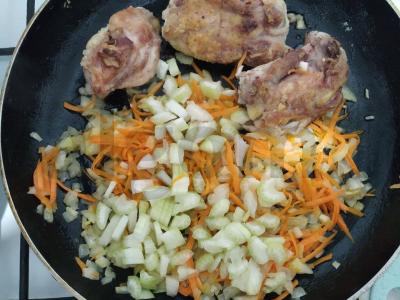 Prieskoniuoti vištienos šlaunelės su avinžirniais Žingsnis 2