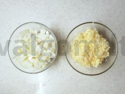 Svogūnų sriuba vištienos sultinyje Žingsnis 1