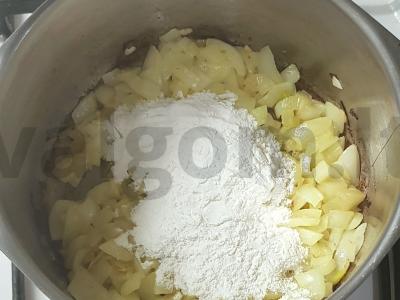 Svogūnų sriuba vištienos sultinyje Žingsnis 3