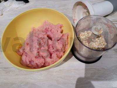 Kotletai grietinėlės-sūrio padaže Žingsnis 1