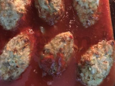 Patingėti kopūstai su kiaulienos faršu ir pomidorų pasta pagrindine nuotrauka