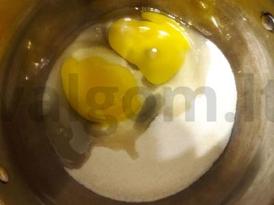 Varškės keksiukai su razinomis ir citrinos žievele Žingsnis 1