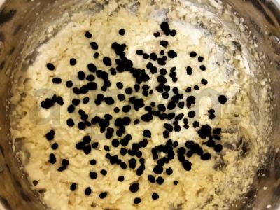 Varškės keksiukai su razinomis ir citrinos žievele Žingsnis 3