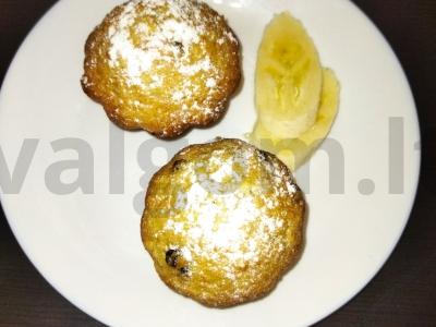 Varškės keksiukai su razinomis ir citrinos žievele pagrindine nuotrauka