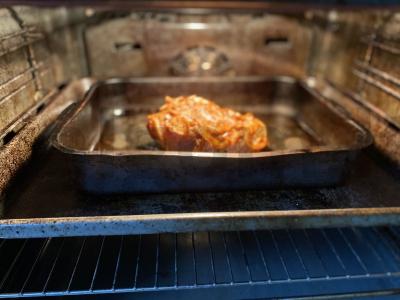 Rudai kalakutų blauzdos su daržovėmis Žingsnis 3