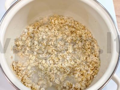 Avižinė košė su chia, vaisiais ir migdolais Žingsnis 1