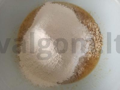 Paprastas pyragas su uogiene ir avižiniais dribsniais Žingsnis 3