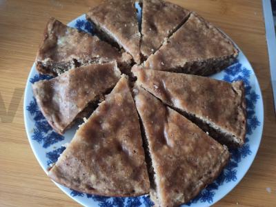 Paprastas pyragas su uogiene ir avižiniais dribsniais pagrindine nuotrauka