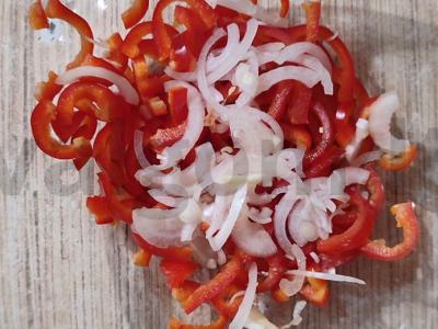 Salotas „Vitaminas“ su Pekino kopūstu ir česnaku Žingsnis 1