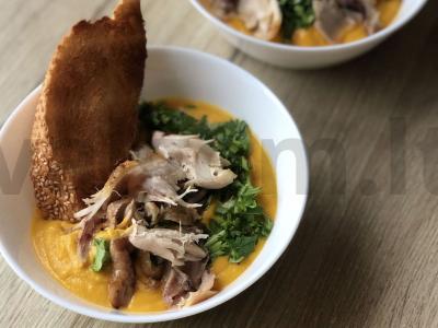 Moliūgų sriuba su alyvuogių aliejumi pagrindine nuotrauka