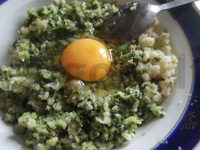 Brokolių ir žiedinių kopūstų blynai Žingsnis 4