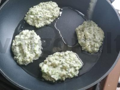 Brokolių ir žiedinių kopūstų blynai Žingsnis 7