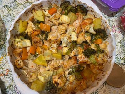 Keptas vištienos filė su daržovėmis orkaitėje pagrindine nuotrauka