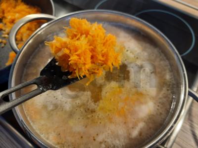 Vištienos sriuba su vermišeliais ir apkepu Žingsnis 5