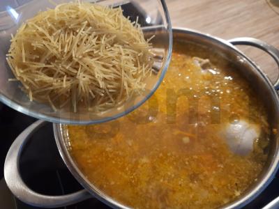 Vištienos sriuba su vermišeliais ir apkepu Žingsnis 7