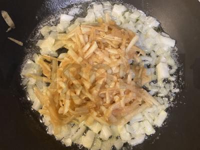 Obuolių ir svogūnų padažas Žingsnis 3