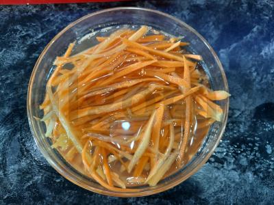 Namų šašlykas su kepta vištiena ir korėjietiška morkų salotomis Žingsnis 4