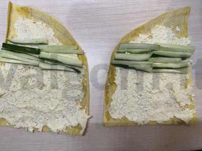 Sūrio ritinėliai su agurku Žingsnis 4