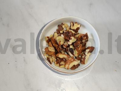 Burokėlių salotos su graikiniais riešutais ir česnaku Žingsnis 2