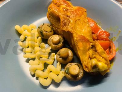 Kalakutų pečių „Kari“ pagrindine nuotrauka