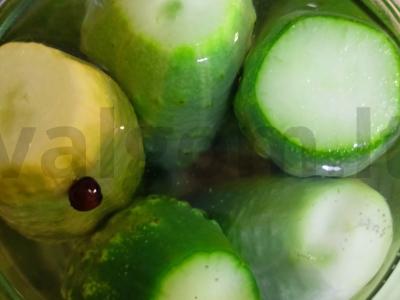 Pasterizuoti agurkai žiemai Žingsnis 4