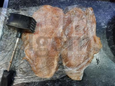 Vištienos krūtinėlė po sūrio apvalkalu Žingsnis 1