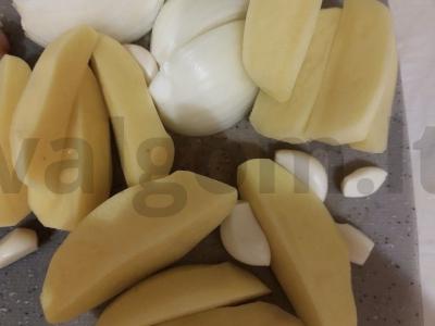 Vištienos kotletai su bulvėmis Žingsnis 1