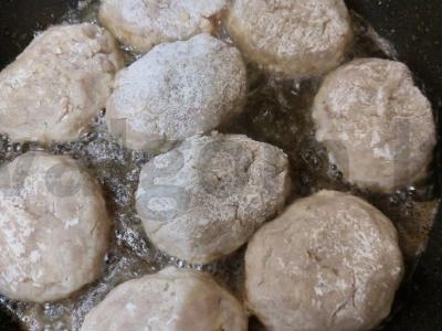 Vištienos kotletai su bulvėmis Žingsnis 7