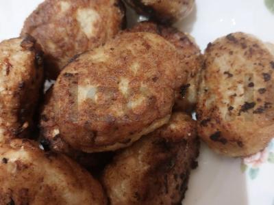 Vištienos kotletai su bulvėmis pagrindine nuotrauka