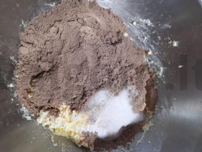 Švelnūs varškėčiai su linų sėmenų miltais Žingsnis 1