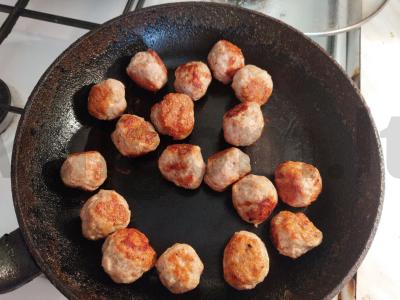 Mėsos kukuliai pomidorų-grietinėlės padaže Žingsnis 3