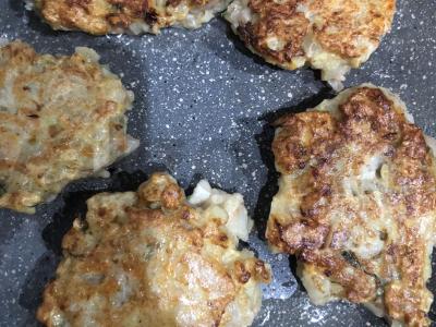 Švelnios kopūstų kotletai Žingsnis 4