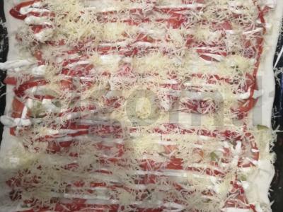 Pica „Naminė“ su marinuotais agurkais ir dešra Žingsnis 4