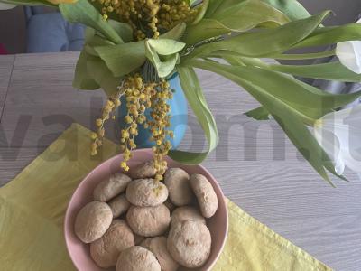 Vegetariški sausainiai su kokosų pasta pagrindine nuotrauka