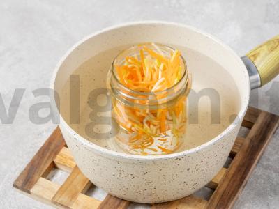 Korejiškai marinuoti cukinijos žiemai Žingsnis 3