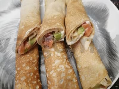 Įdaras blynams iš lašišos ir avokado pagrindine nuotrauka