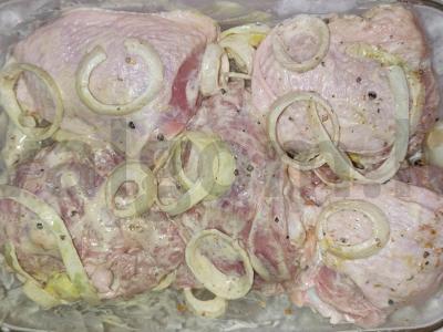 Vištienos šlaunelės, keptos su obuoliais ir vynuogėmis Žingsnis 1