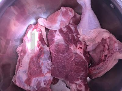 Sriuba „Soljanka“ su vištiena, kiauliena ir jautiena Žingsnis 1