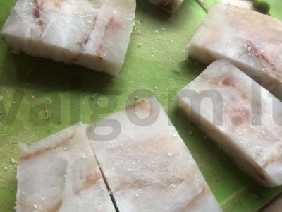 Žuvis džiovintuose trupiniuose Žingsnis 1