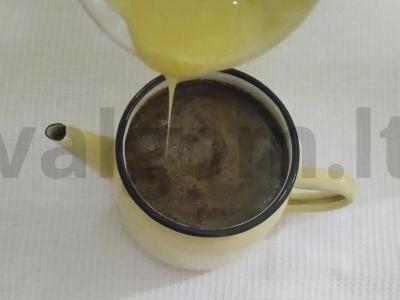 Šviežiai virta kava su cinamonu ir grietinėle Žingsnis 2