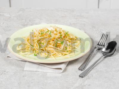 Makaronai su sūriu ir grietine pagrindine nuotrauka