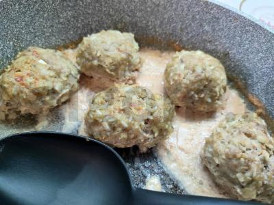 Kotletai grietinės-tomato padaže Žingsnis 5