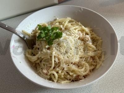 Itališka pasta su bekonu ir kiaušiniu pagrindine nuotrauka